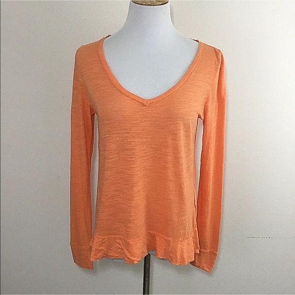 Banana Republic Slubbed Ruffle Hem V-Neck Tee - Picture 2 of 7